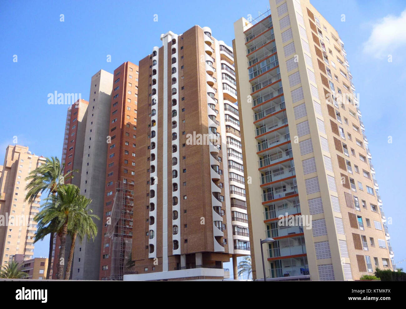 Benidorm Edificios Torre Maraya, Las Arenas y Los Gemelos Stock Photo -  Alamy
