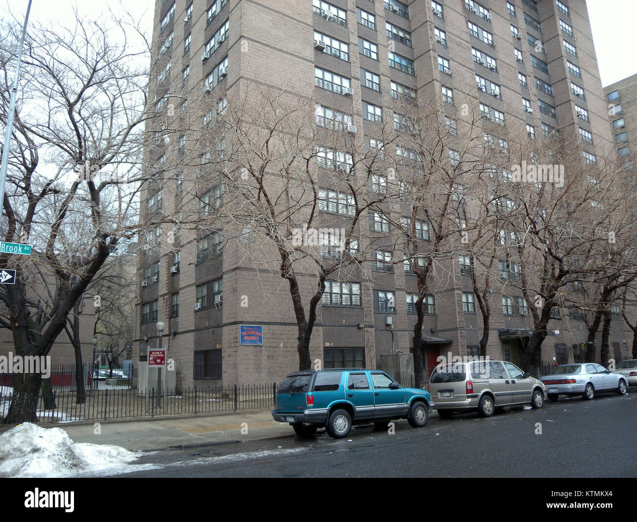 Public housing new york hi-res stock photography and images