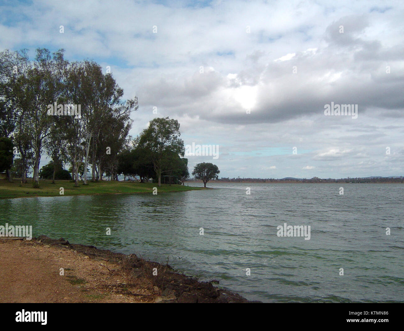 Atkinson Dam shoreline Stock Photo Alamy
