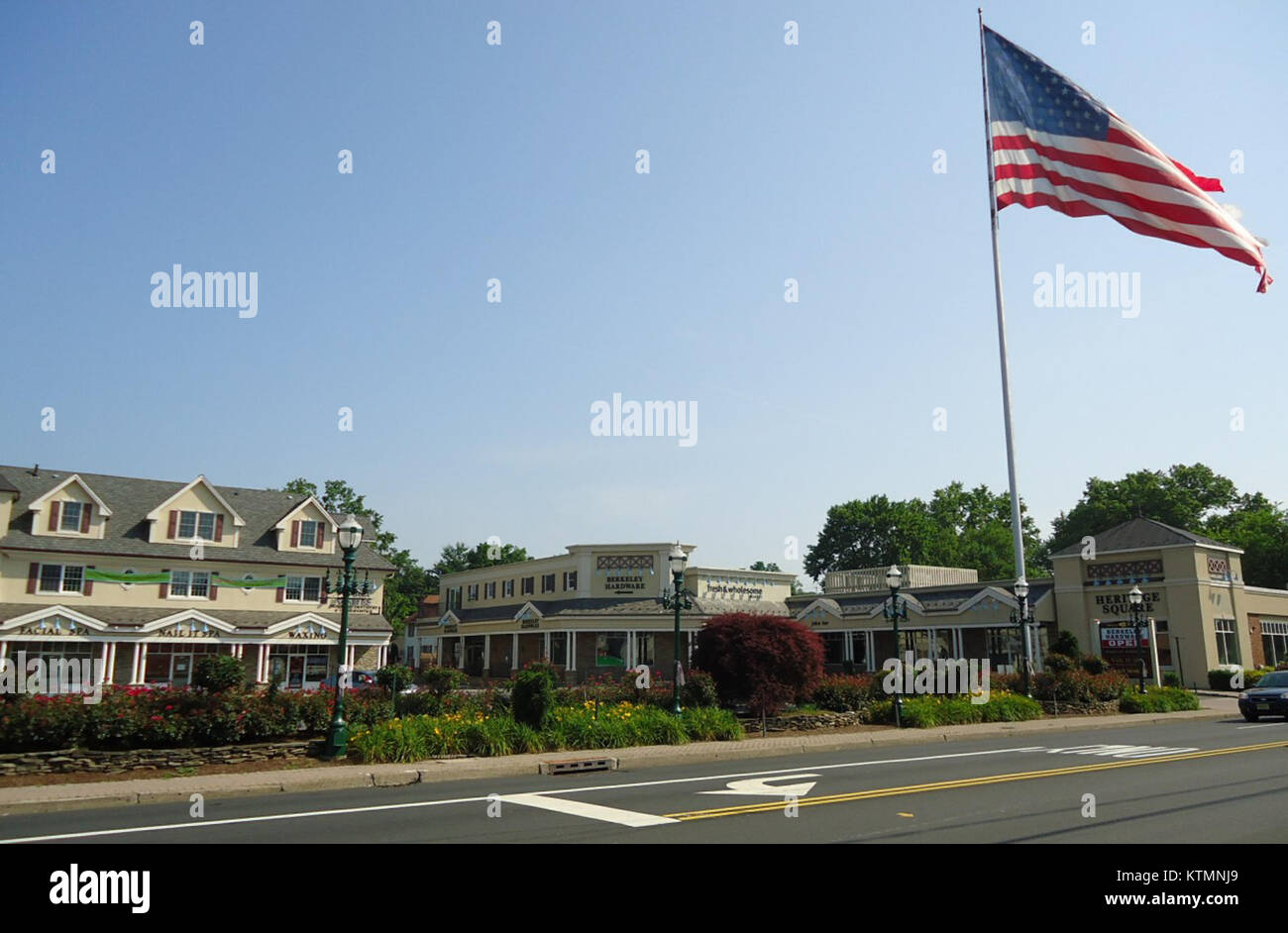Berkeley Heights NJ shopping center in town Stock Photo Alamy