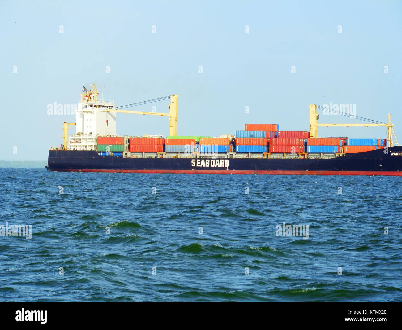 Barco de carga en el Lago de Maracaibo Stock Photo