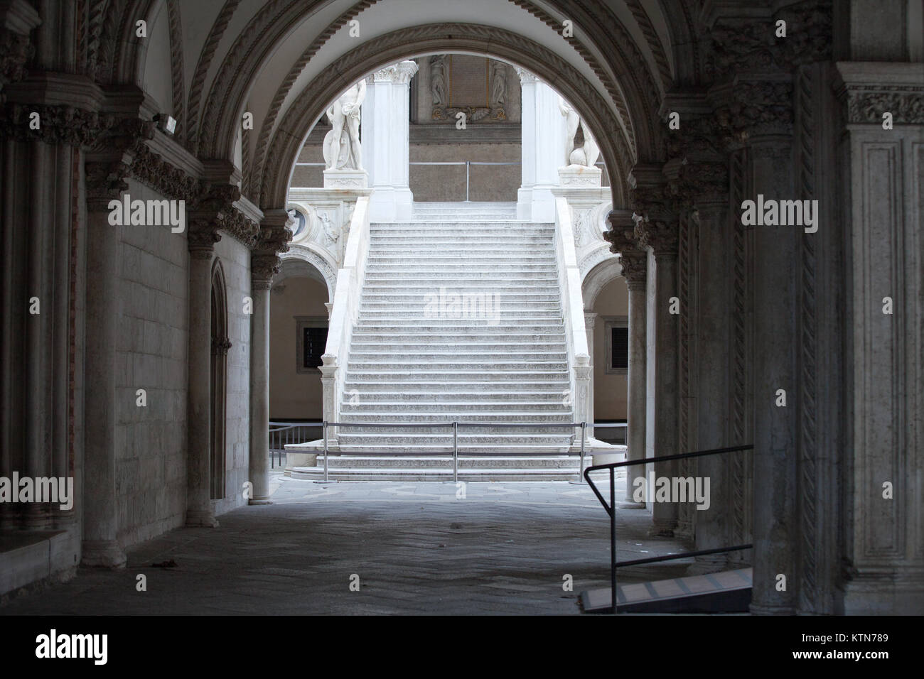 Venice - Marble stairway in the yard of Palazzo Ducale Stock Photo - Alamy