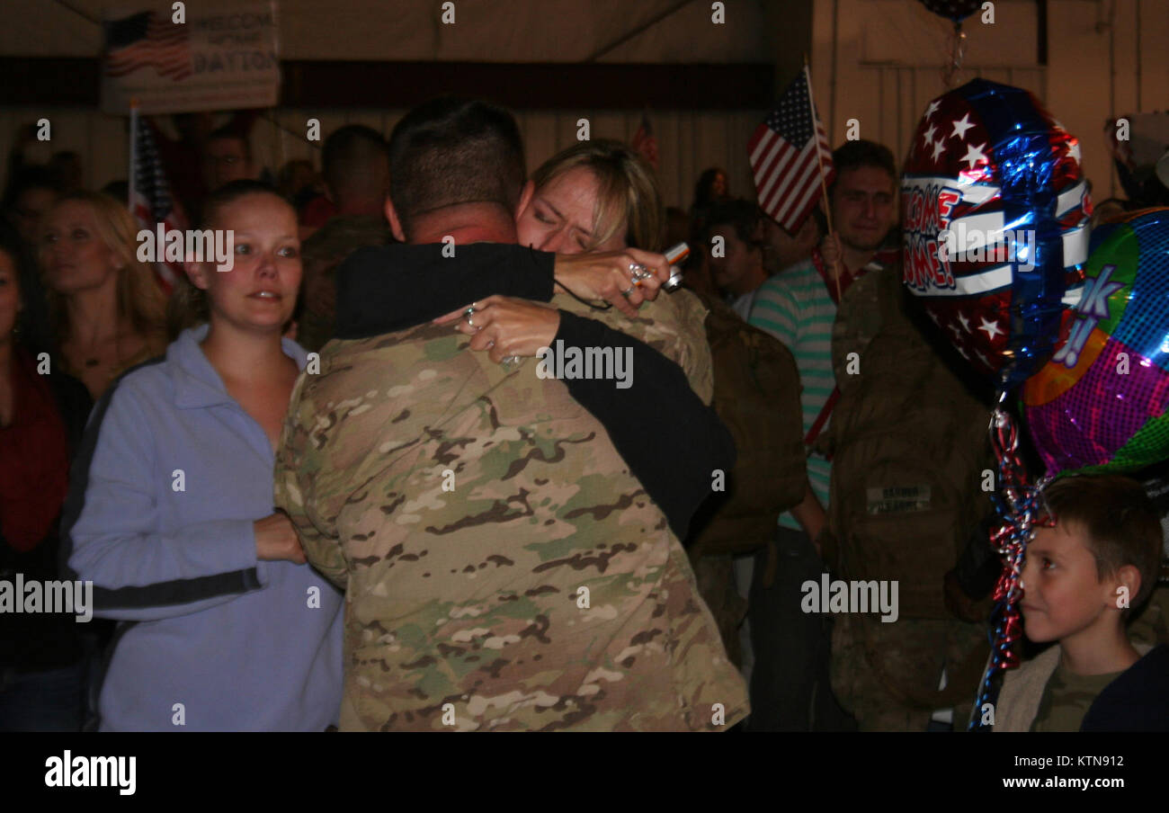 ALBANY, N.Y. -- A New York Army National Guard Soldier reunites with ...