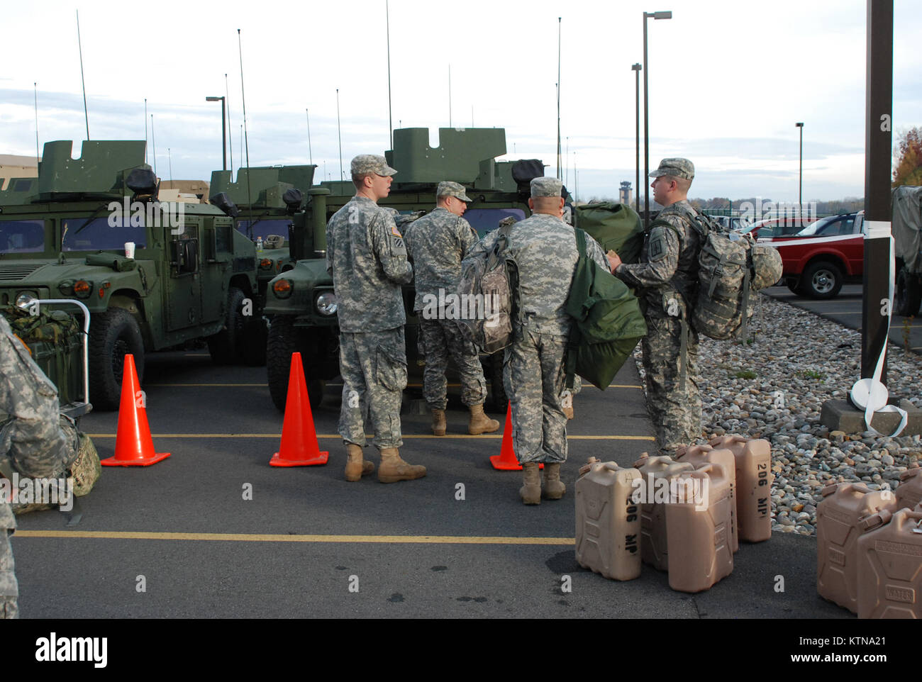 LATHAM, NY—New York Army National Guard Soldiers assigned to the 206th ...
