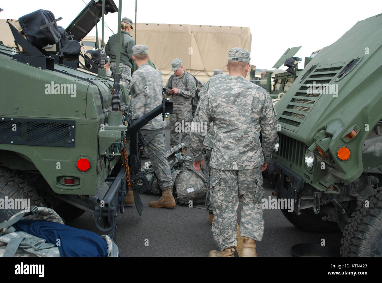 LATHAM, NY—New York Army National Guard Soldiers assigned to the 206th ...