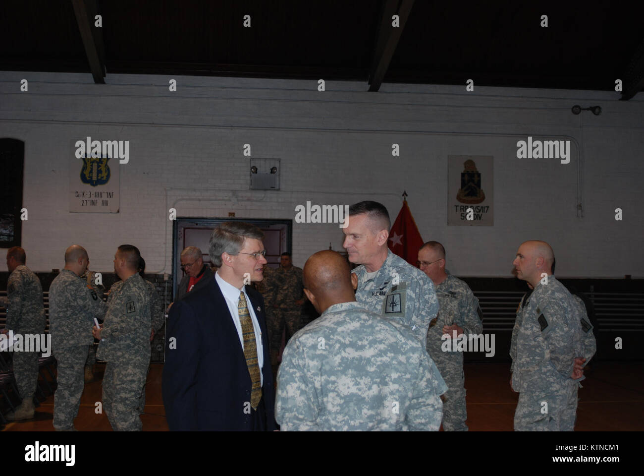 U.S. Army National Guard personnel daily duties and life. Working ...
