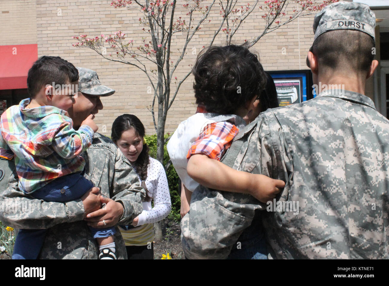 U.S. Army National Guard personnel daily duties and life. Working ...