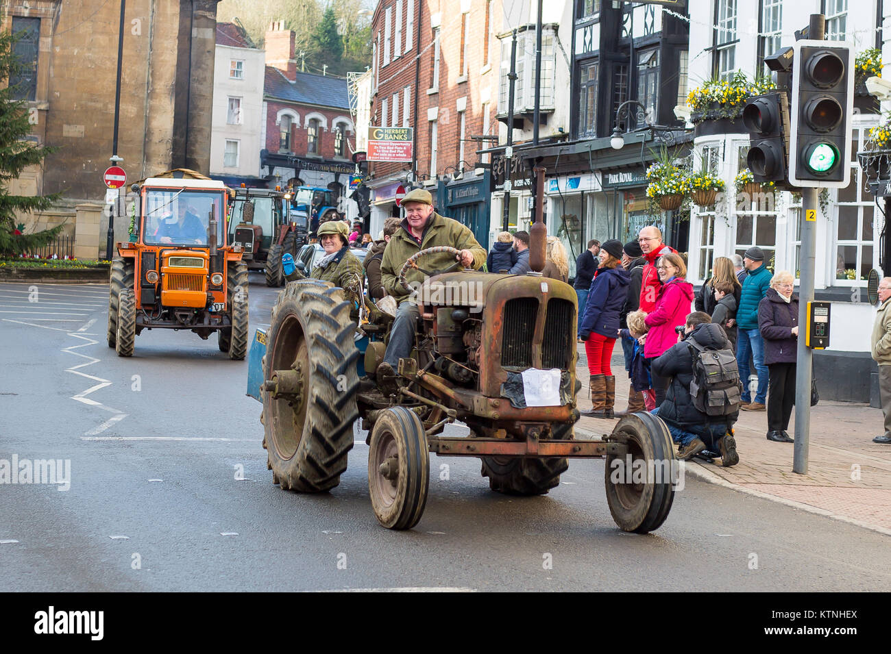 Bewdley, UK. 26th Dec, 2017. An amazing convoy of tractors, both modern