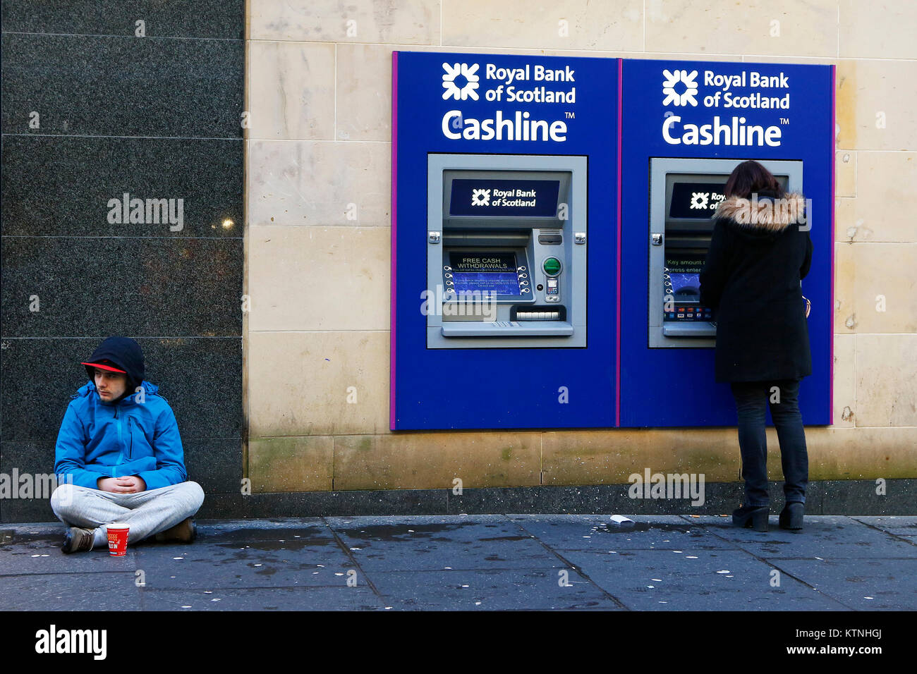 Glasgow, UK. 26th Dec, 2017. Glasgow's Buchanan Street, known as Glasgow's 'Style Mile' was filled with shoppers taking advantage of the Boxing Day Sales. A little snow and frosty conditions didn't put people off shopping as they searched for post-Christmas bargains Credit: Findlay/Alamy Live News Stock Photo