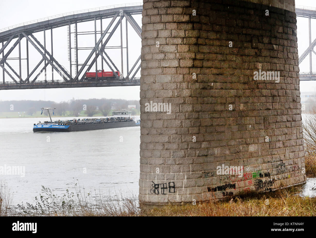 Duisburg, Germany. 27th Dec, 2017. A ship floats under the bridge of the A42 road near Duisburg, Germany, 27 December 2017. An excursion ship crashed into one of the bridge's pillars yesterday in the evening. Credit: Roland Weihrauch/dpa/Alamy Live News Stock Photo