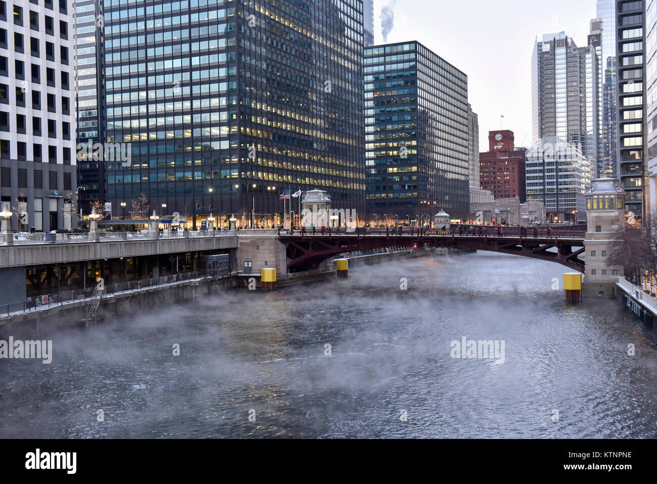 Chicago, USA. 27th Dec, 2017. USA Weather: Steam rises off the Chicago River as the city of Chicago experiences sub-zero temperatures. With the effects of wind chill, temperatures are expected to be -22C to -32C. Credit: Stephen Chung/Alamy Live News Stock Photo