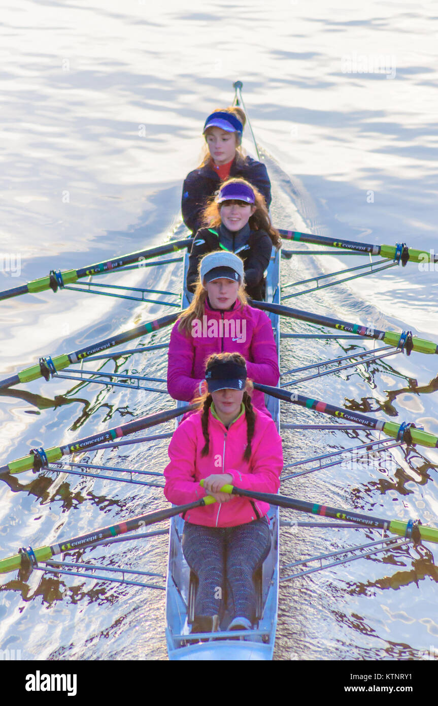 Glasgow, Scotland, UK. 27th December, 2017. UK Weather Female rowers