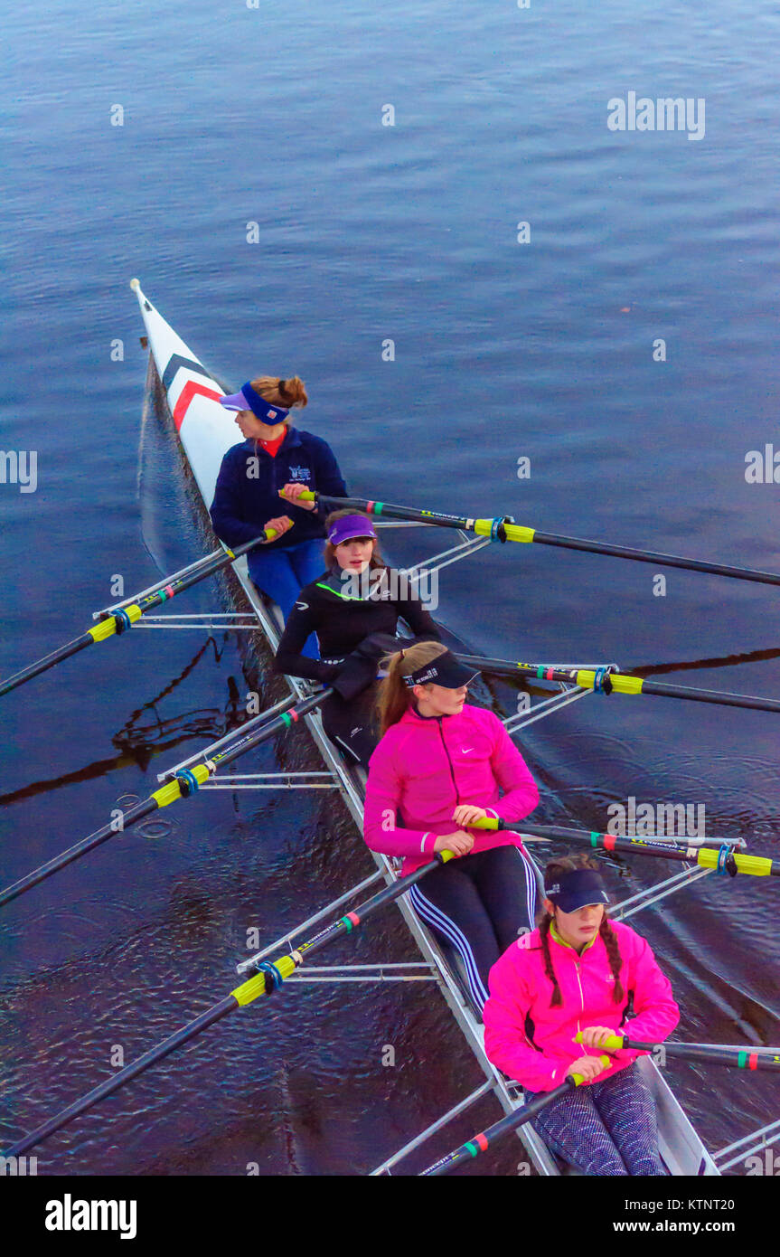 Glasgow, Scotland, UK. 27th December, 2017. UK Weather Female rowers