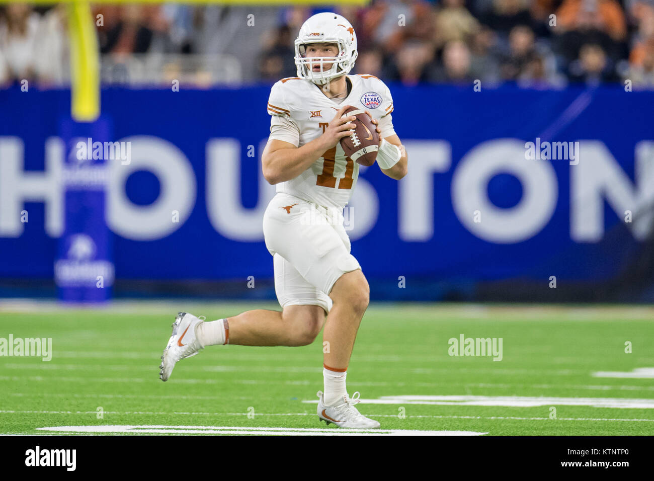Houston, TX, USA. 27th Dec, 2017. Texas Longhorns quarterback Sam ...