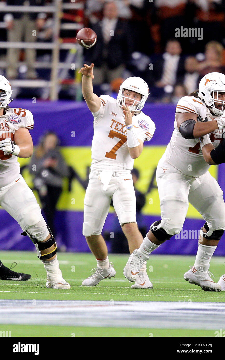 Houston, Texas, USA. 27th Dec, 2017. Texas Longhorns quarterback Shane ...