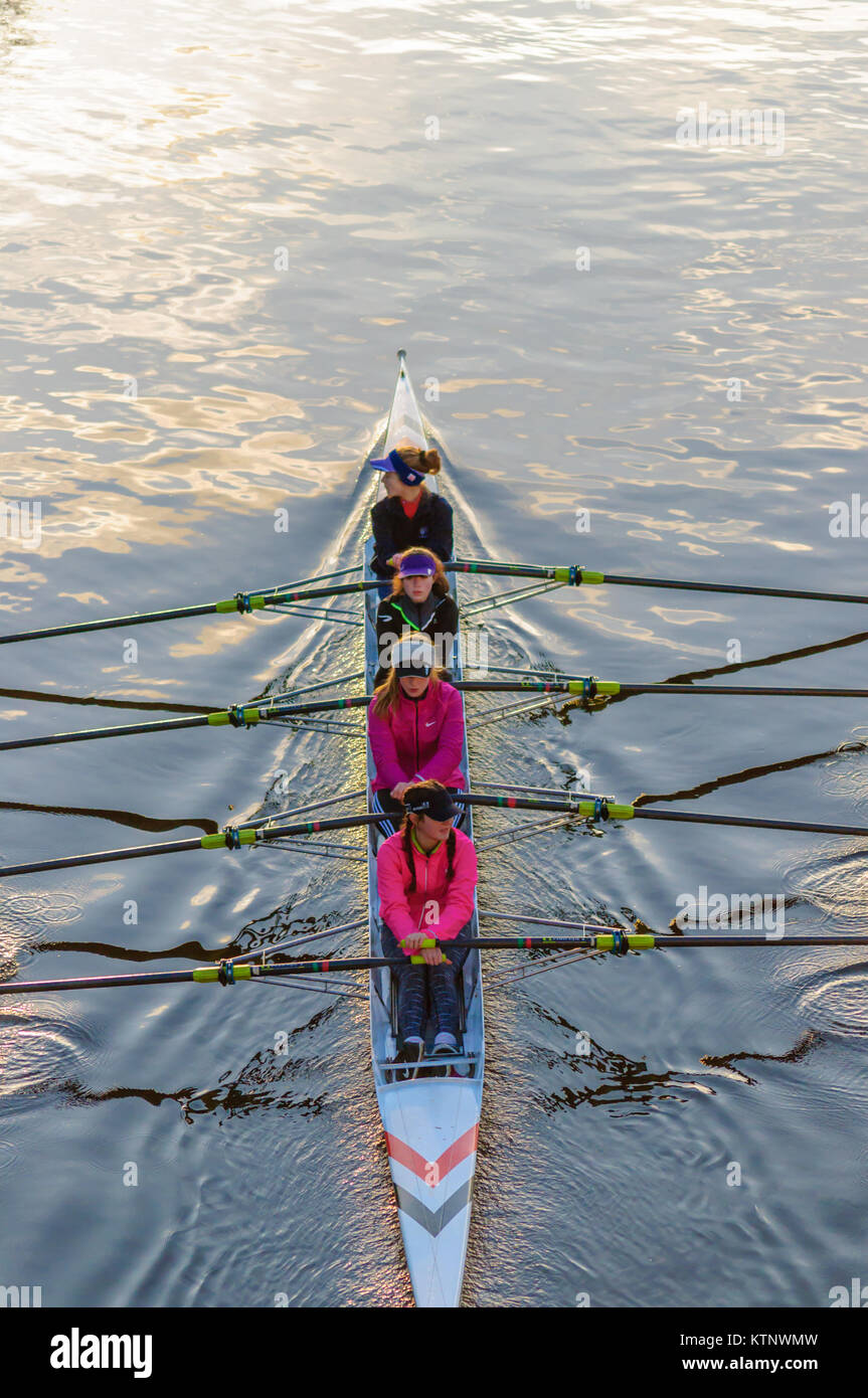Glasgow, Scotland, UK. 27th December, 2017. UK Weather Female rowers