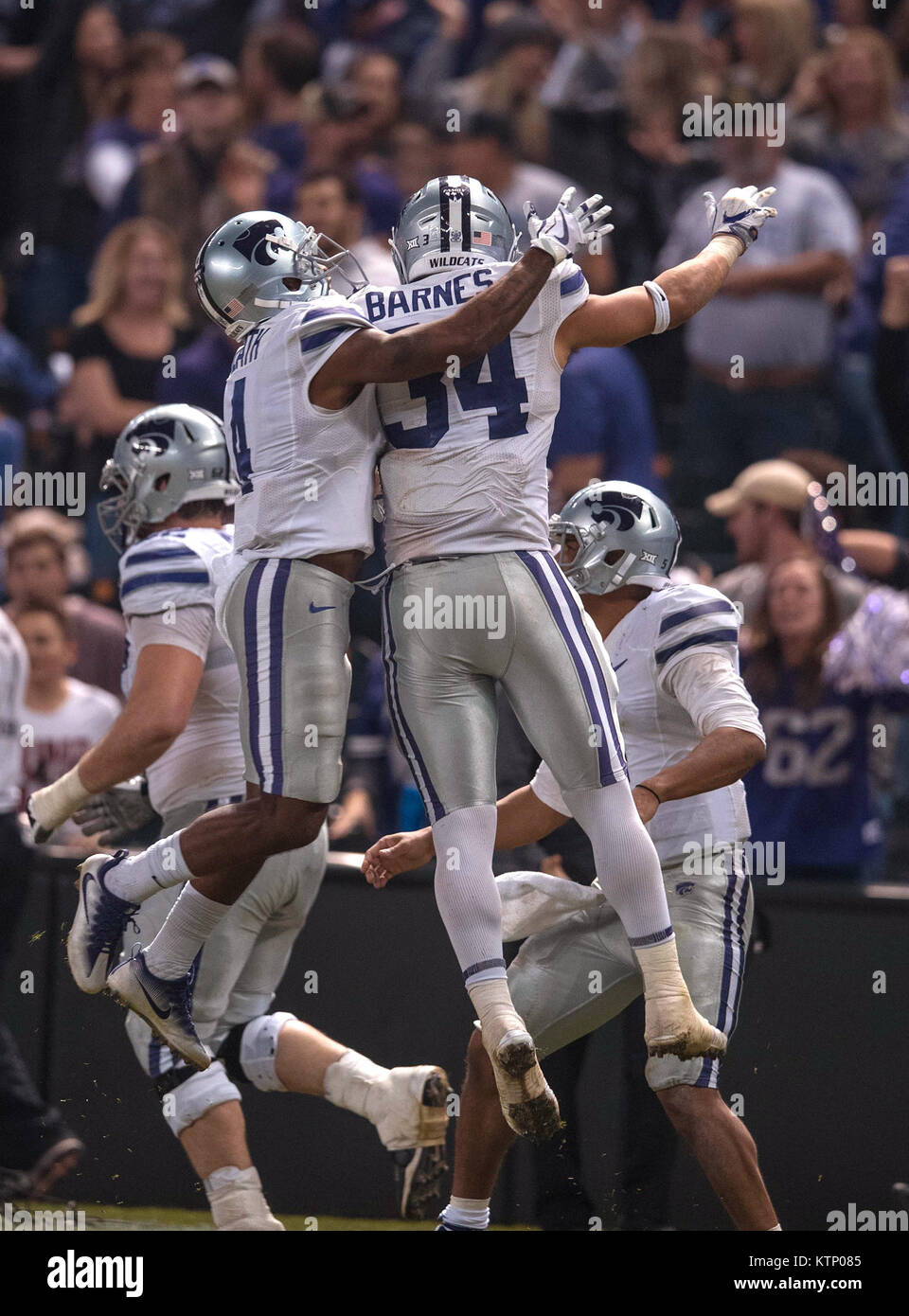 Phoenix, AZ, USA. 26th Dec, 2017. Kansas State running back (34) Alex Barnes celebrates after scoring a touchdown during the Cactus Bowl game between Kansas State Wildcats vs the UCLA Bruins on Tuesday, December 26, 2017 in Phoenix, AZ. Kansas State defeated UCLA 35-17. (Mandatory Credit: Juan Lainez/MarinMedia.org/Cal Sport Media) (Complete photographer, and credit required) Credit: csm/Alamy Live News Stock Photo