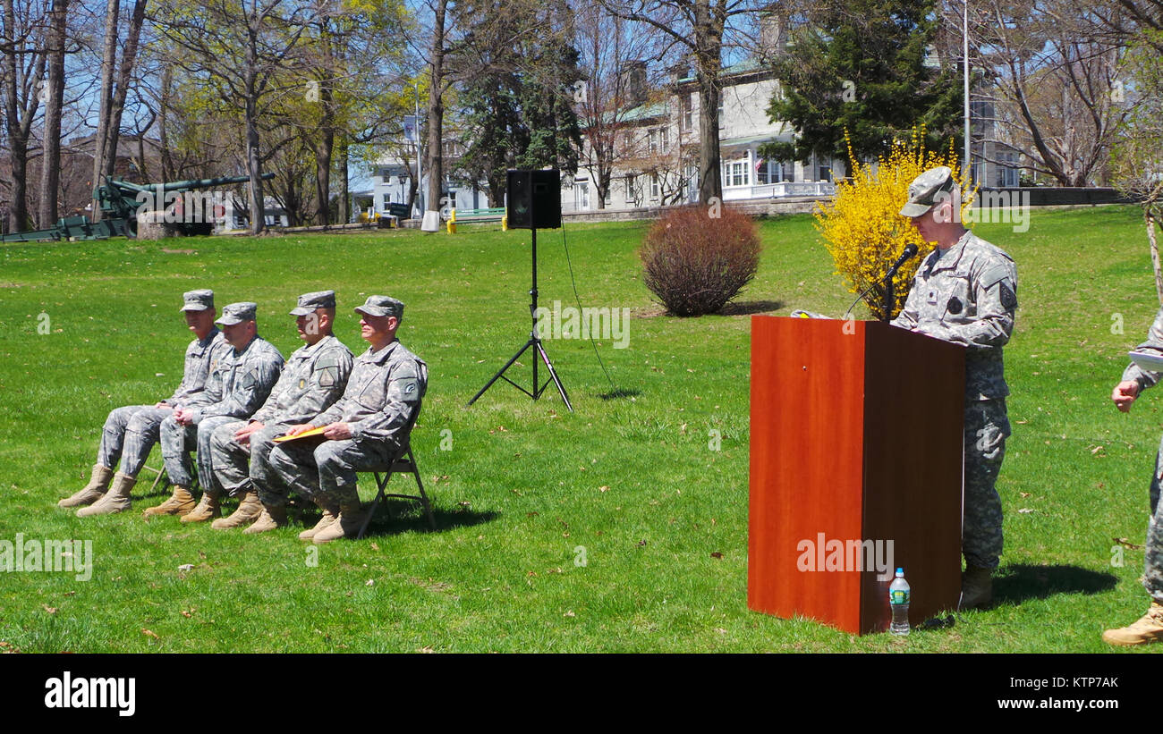 U.S. Army National Guard personnel daily duties and life. Working ...