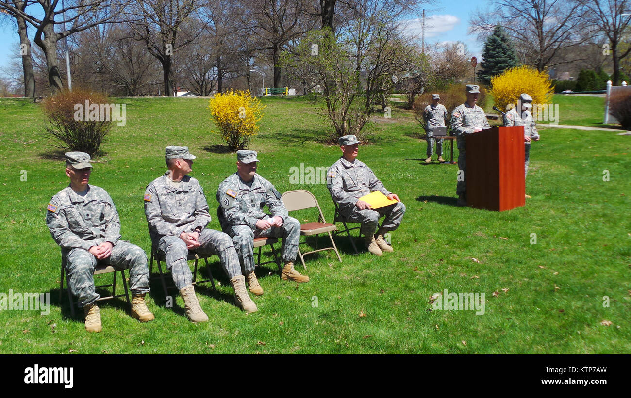 U.S. Army National Guard personnel daily duties and life. Working ...