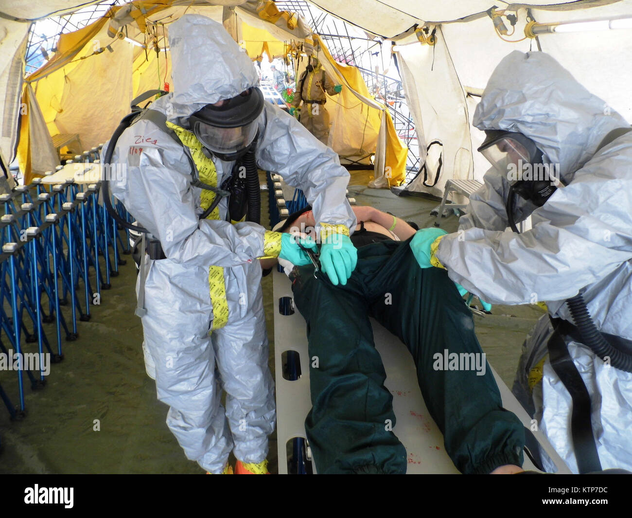 ORISKANY, N.Y. A nonambulatory decontamination team from the 2nd