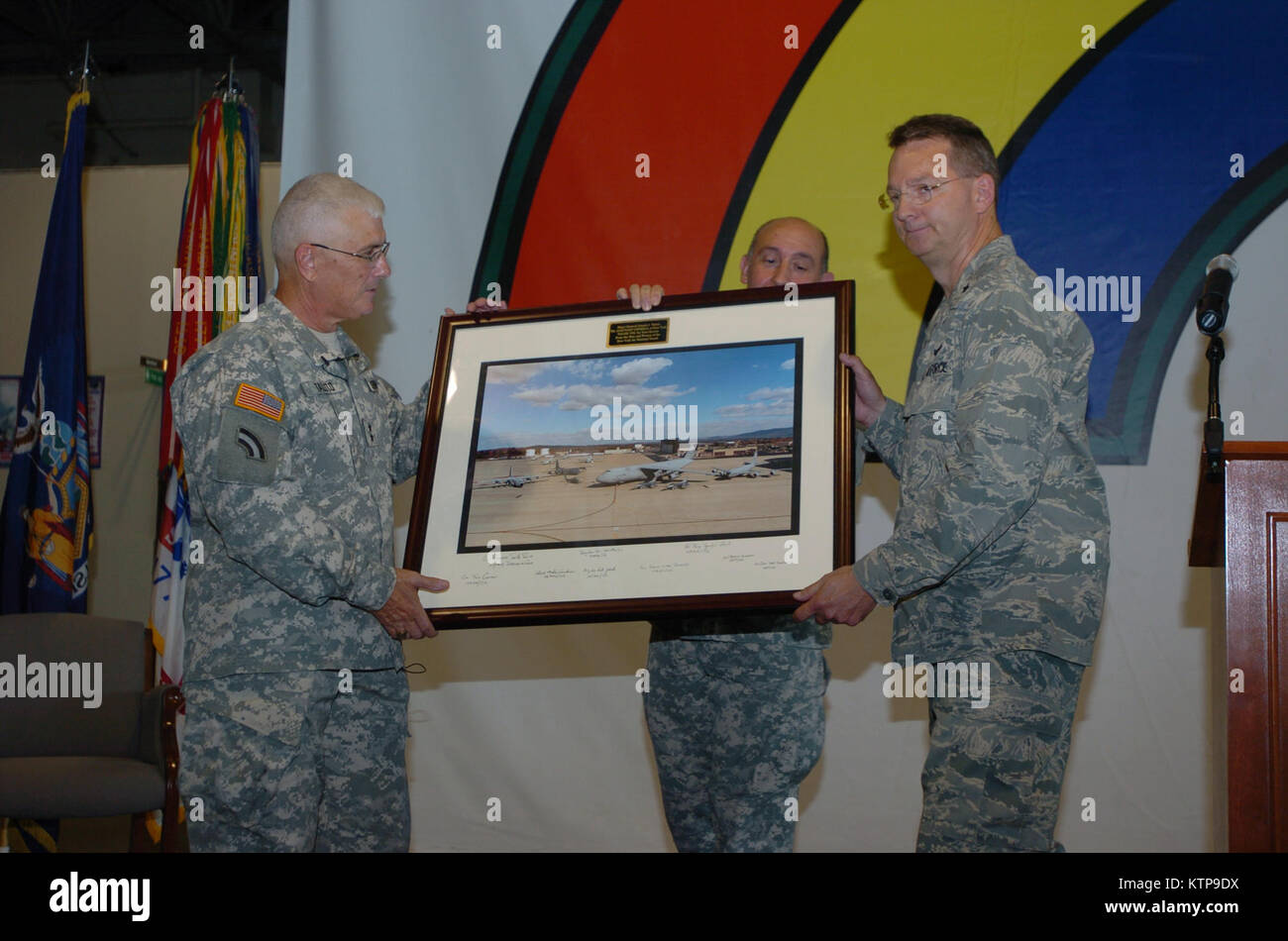U.S. Army National Guard personnel daily duties and life. Working ...