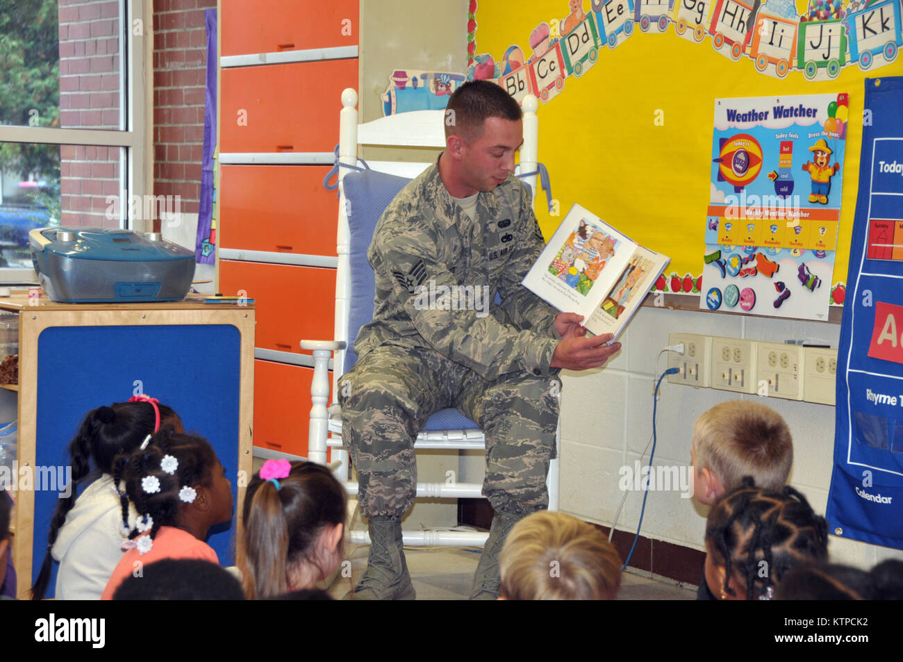 Staff Sgt. Jeff Hayes reads to preschoolers at Howe Early Childhood