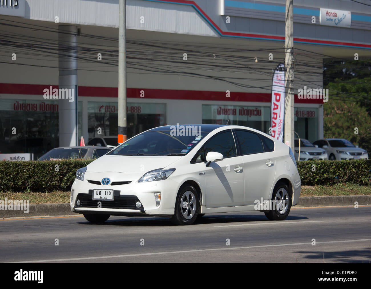 Prius on road hi-res stock photography and images - Alamy