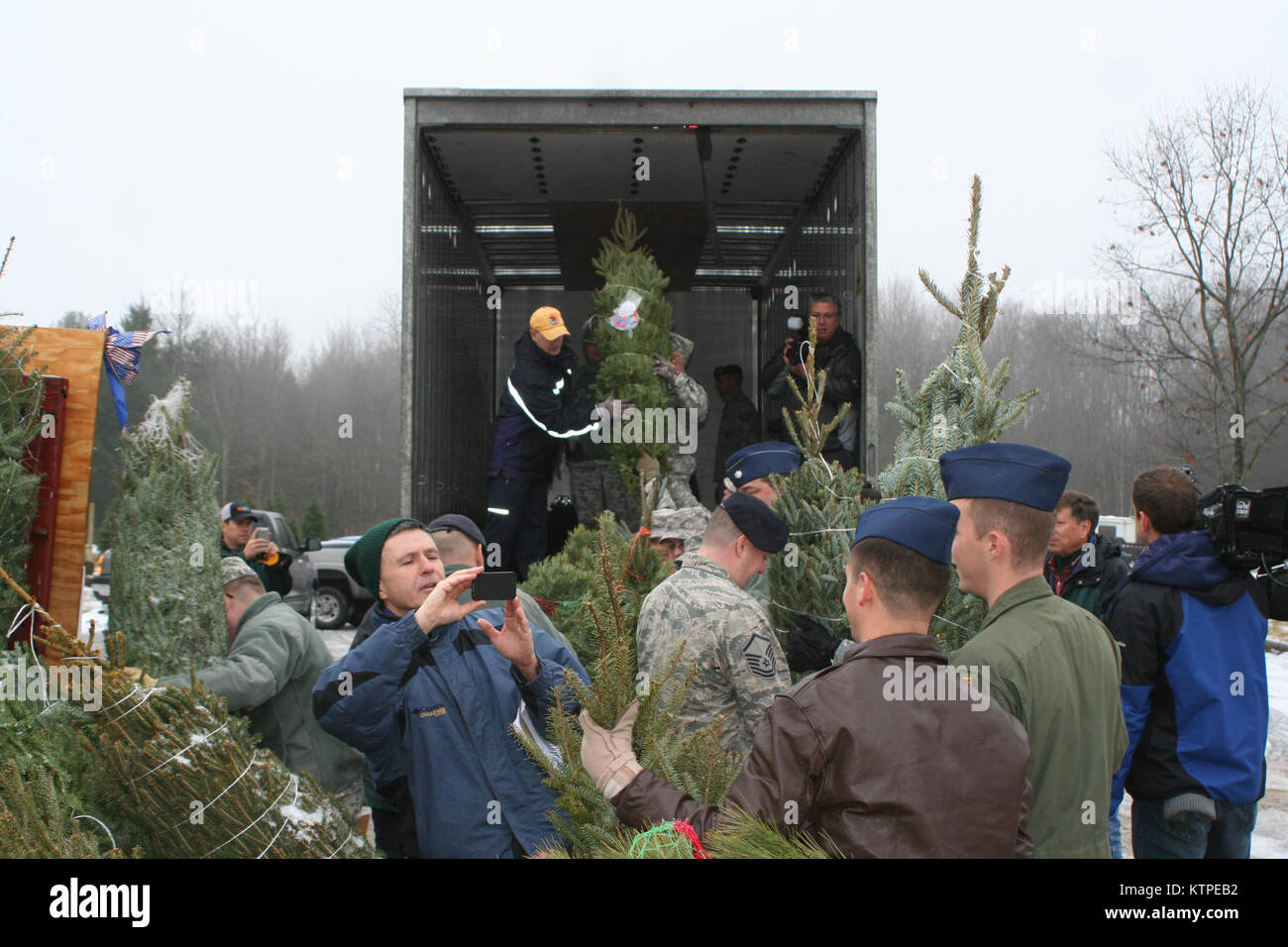 A Joint Group Of New York National Guard Volunteers From The Air ...