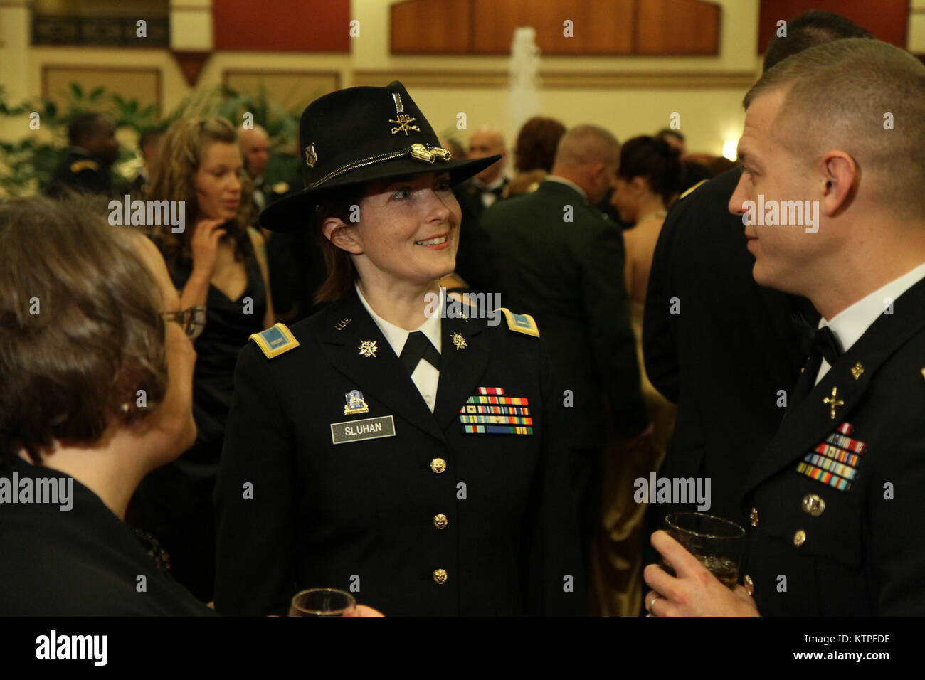 U.S. Army National Guard personnel daily duties and life. Working ...