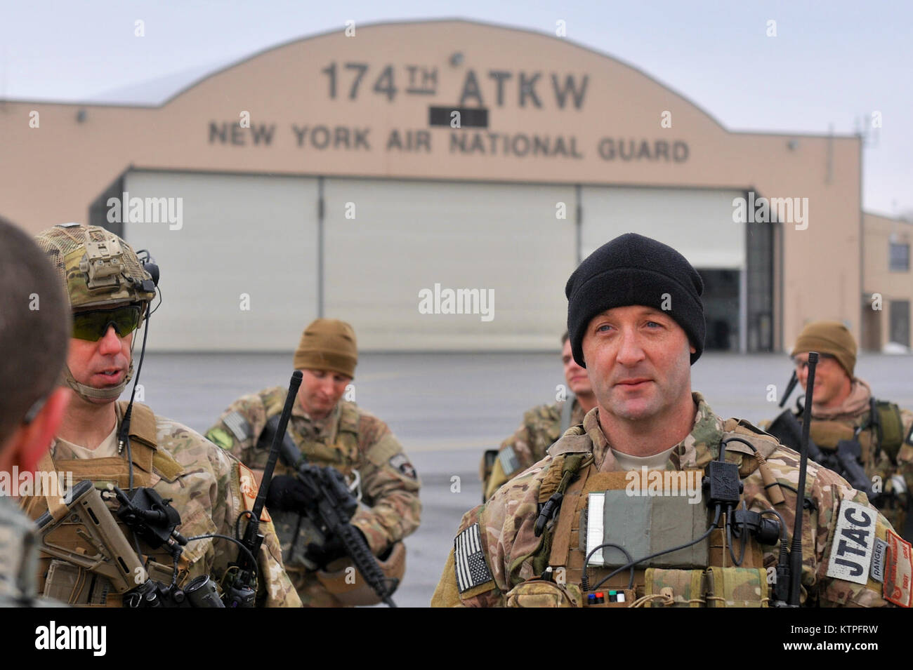 SYRACUSE, NY- Members of the 274th Air Support Operations Squadron (ASOS) located on Hancock Field Air National Guard base prepare for training on March 14, 2015. Master Sgt. Patrick DiCrasto, left, and Technical Sgt. Jason Farrand are briefed by members of a CH-47 Chinook helicopter crew. 30 Airmen from the 274th Air Support Operations Squadron (ASOS), based at Hancock Field and the aircrew of two CH-47F Chinook helicopters from Company B, 3rd Battalion, 126th Aviation based at the Army Aviation Support Facility at Rochester International Airport trained together for the first time. The train Stock Photo