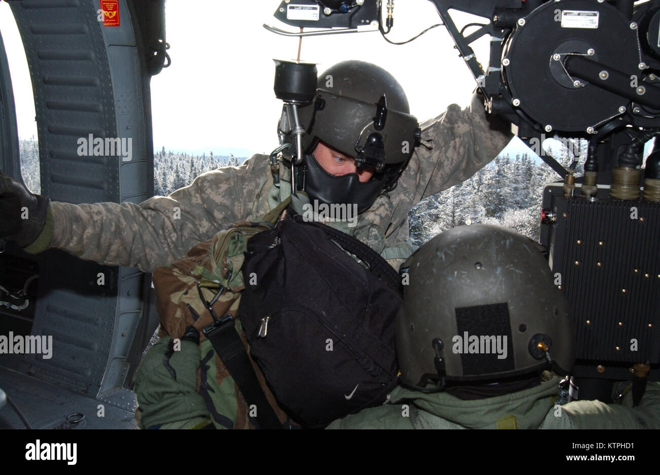 U.S. Army National Guard personnel daily duties and life. Working ...