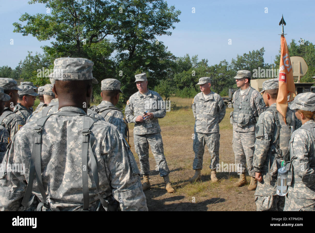 U.S. Army National Guard personnel daily duties and life. Working ...