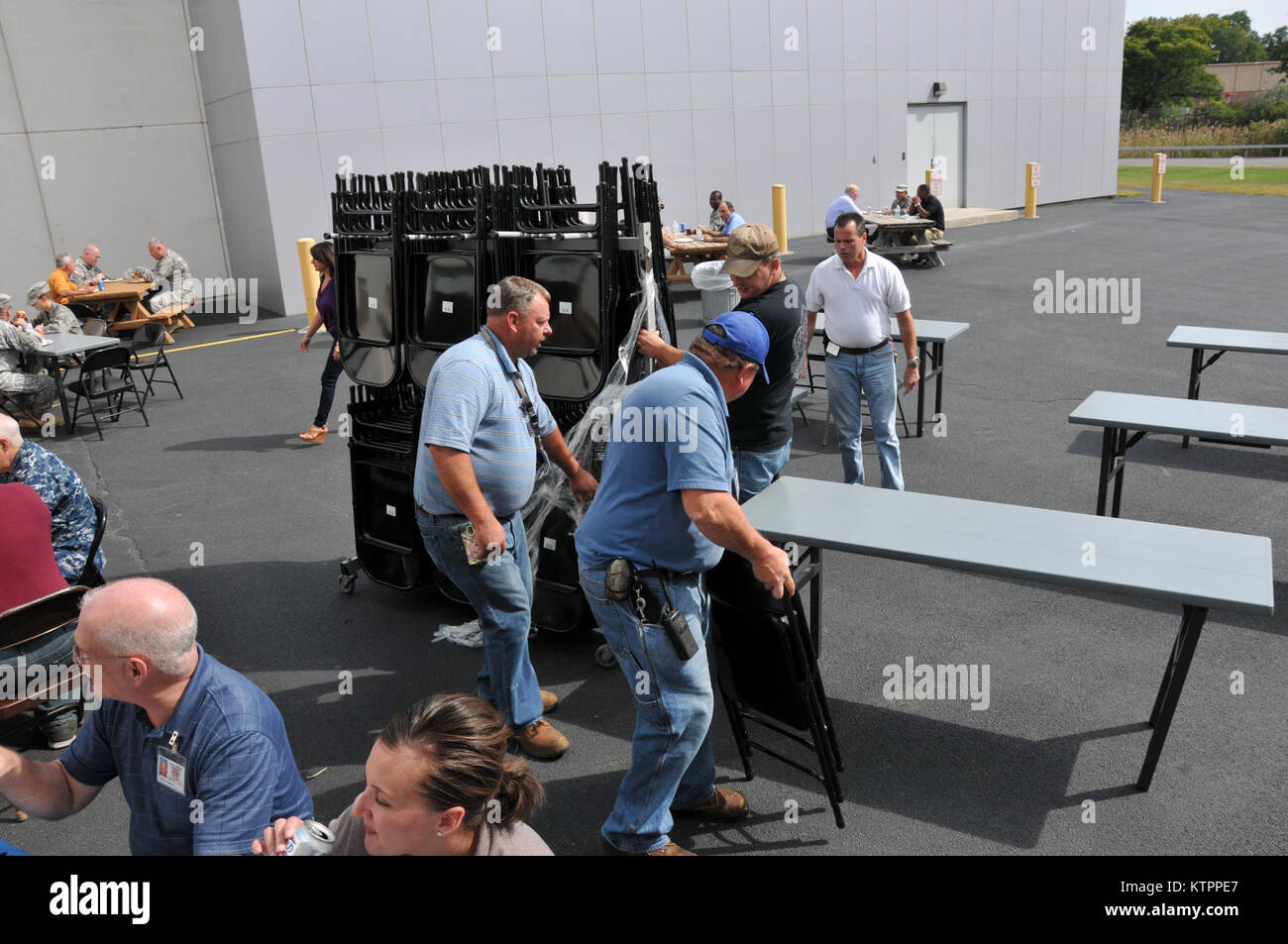 U.S. Army National Guard personnel daily duties and life. Working ...
