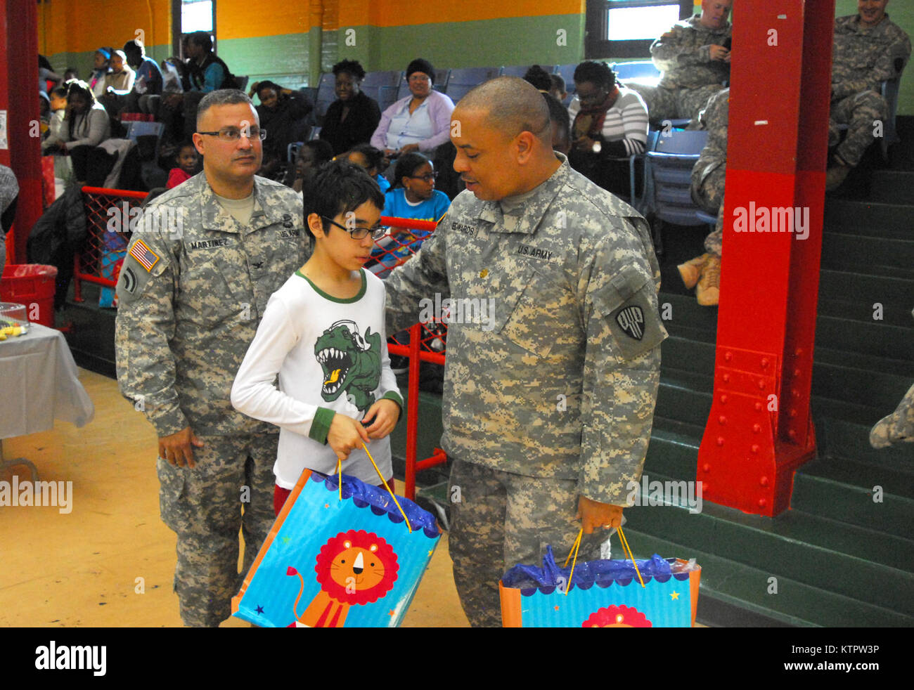 U.S. Army National Guard personnel daily duties and life. Working ...