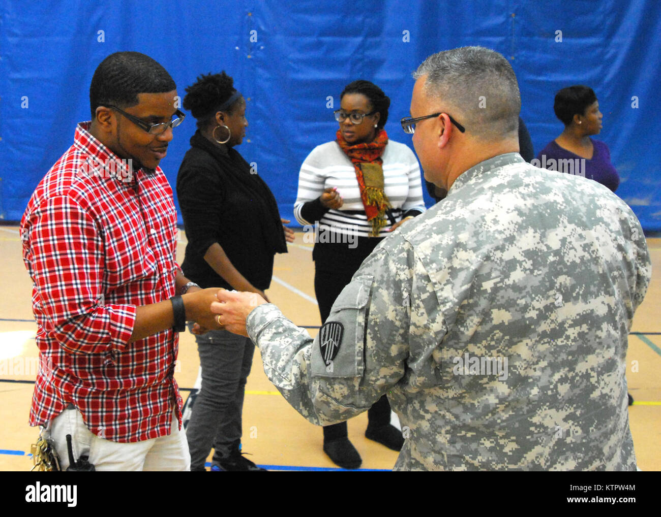 U.S. Army National Guard personnel daily duties and life. Working ...