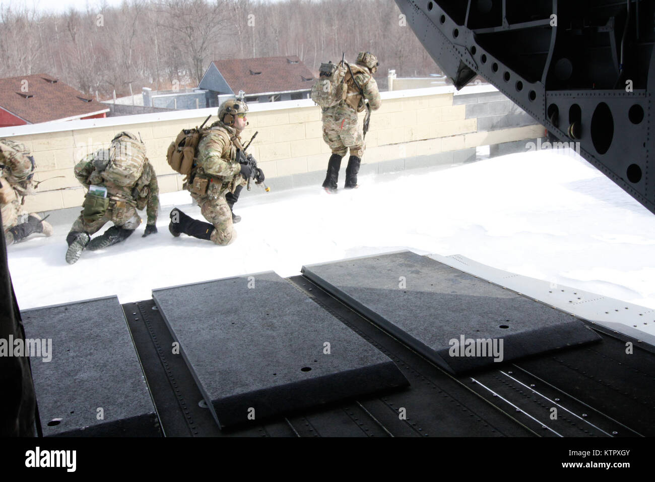 Air National Guard joint terminal air controllers from the 274th Air ...