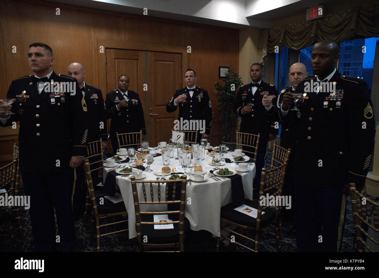 U.S. Army National Guard personnel daily duties and life. Working ...