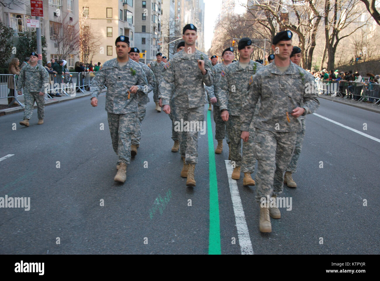 U.S. Army National Guard personnel daily duties and life. Working ...