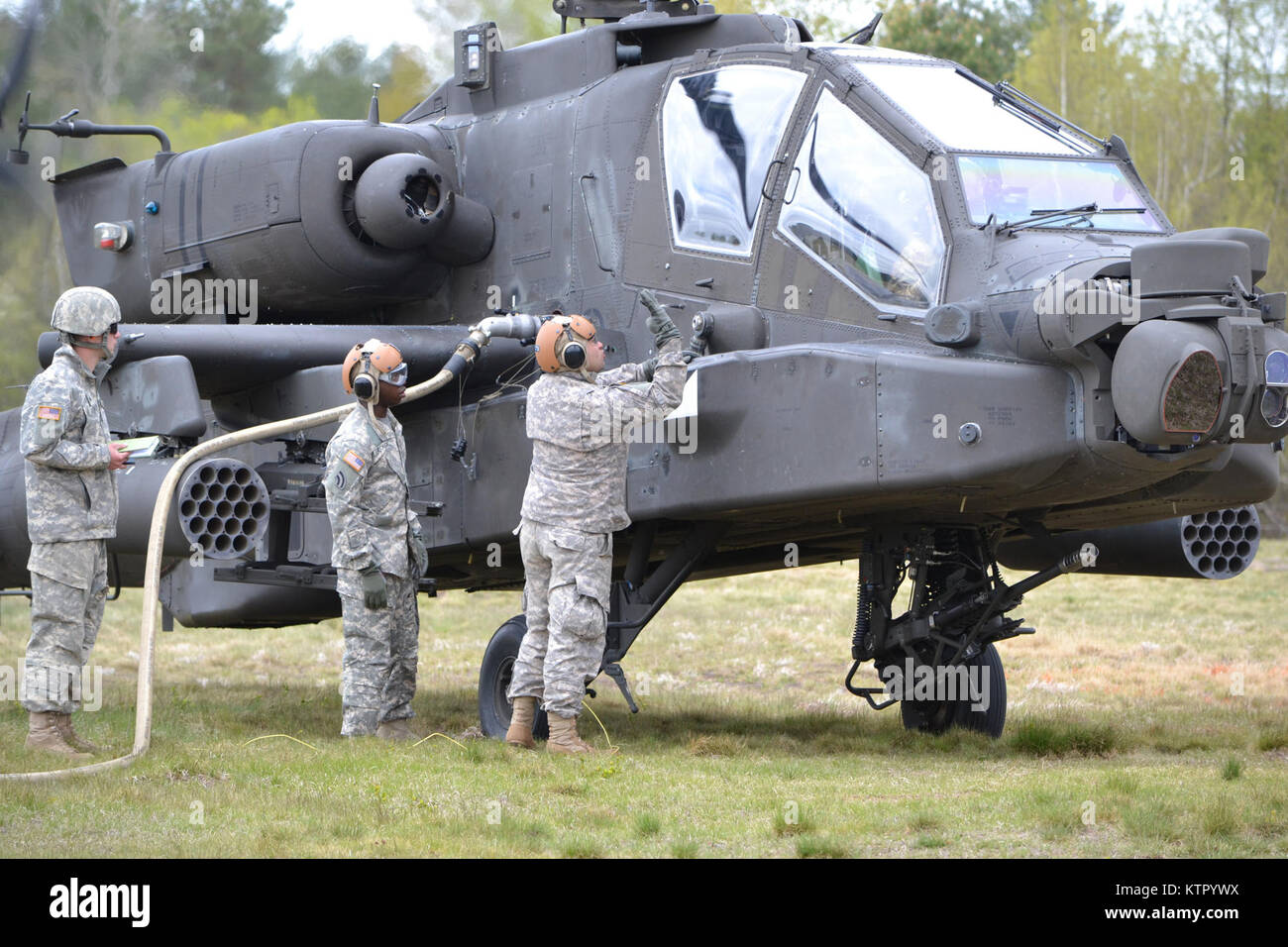 Ah 64 apache fuel hires stock photography and images Alamy