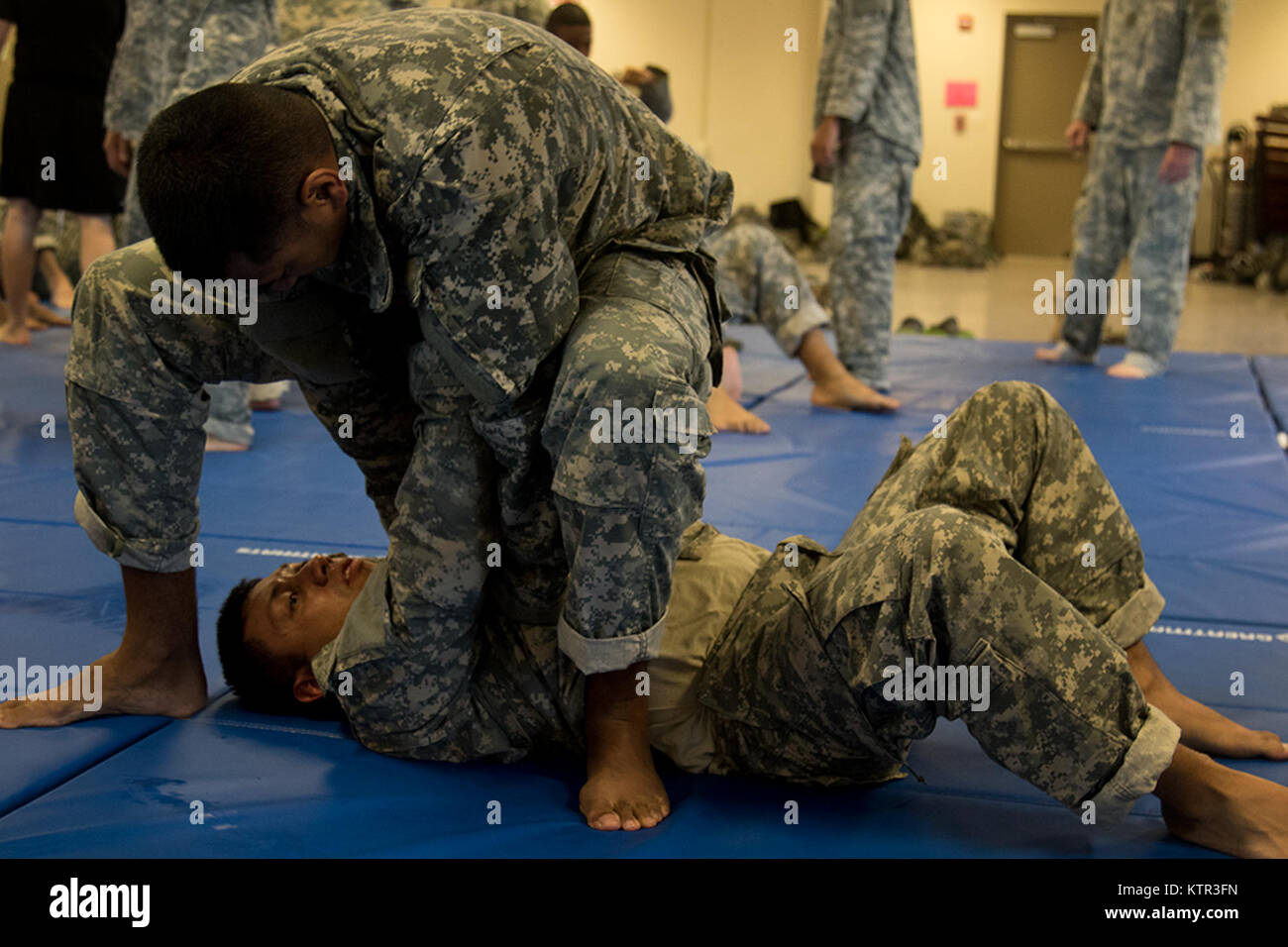 U.S. Army National Guard personnel daily duties and life. Working ...
