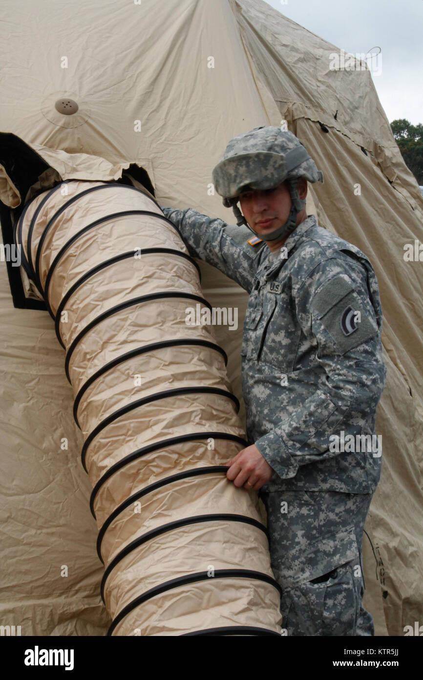 New York Army National Guard Soldiers assigned to the 42nd Combat ...