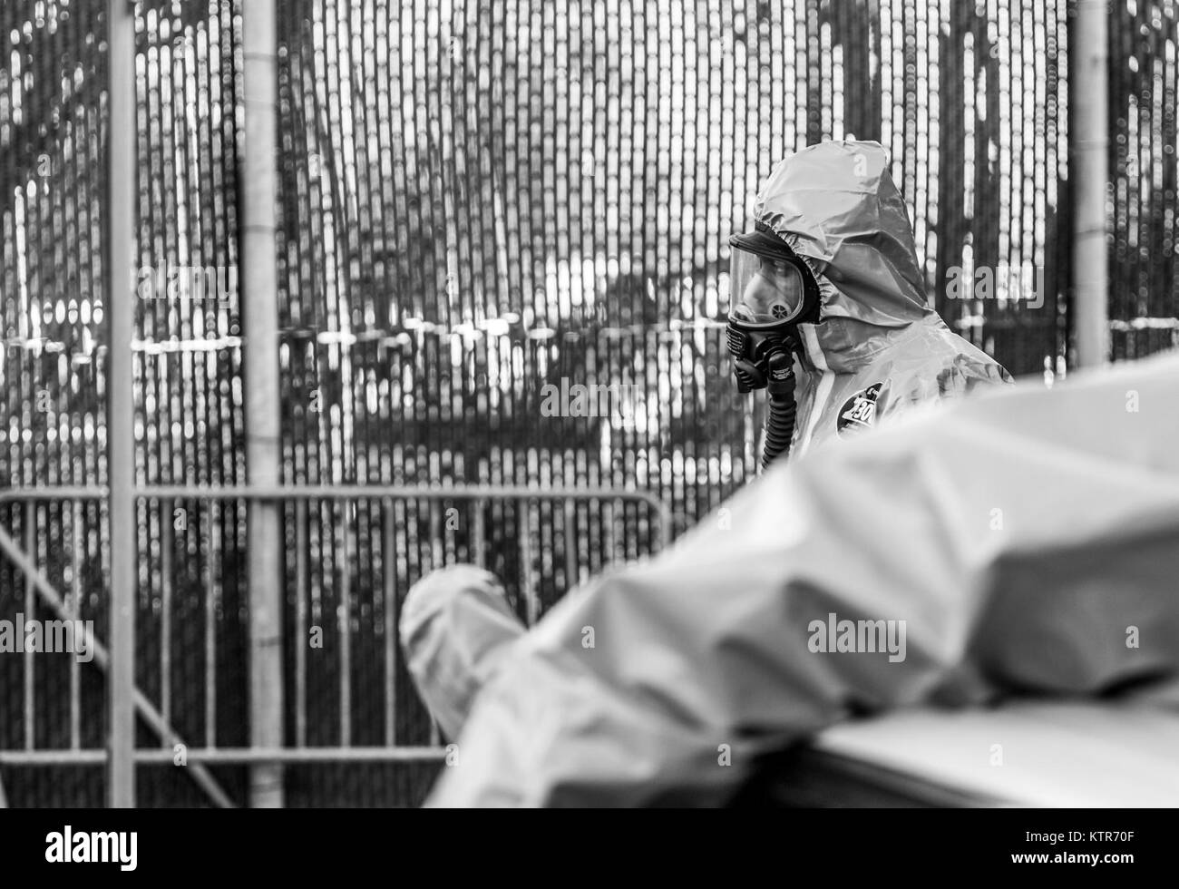 Soldiers assigned to the 222nd Chemical Company, New York Army National Guard, and officers with the New York Police Department's COBRA (Chemical Ordinance, Biological and Radiological Awareness) training unit conduct an exercise simulating an urban chemical attack at Rodman's Neck Tactical Village, Bronx, N.Y., Nov. 19, 2016. The New York Army National Guard Soldiers and officers with the COBRA training unit used the exercise to share techniques and procedures, as well as enhance their readiness in case of a natural disaster or terrorist attack. (U.S. Army National Guard photo by Sgt. Harley  Stock Photo