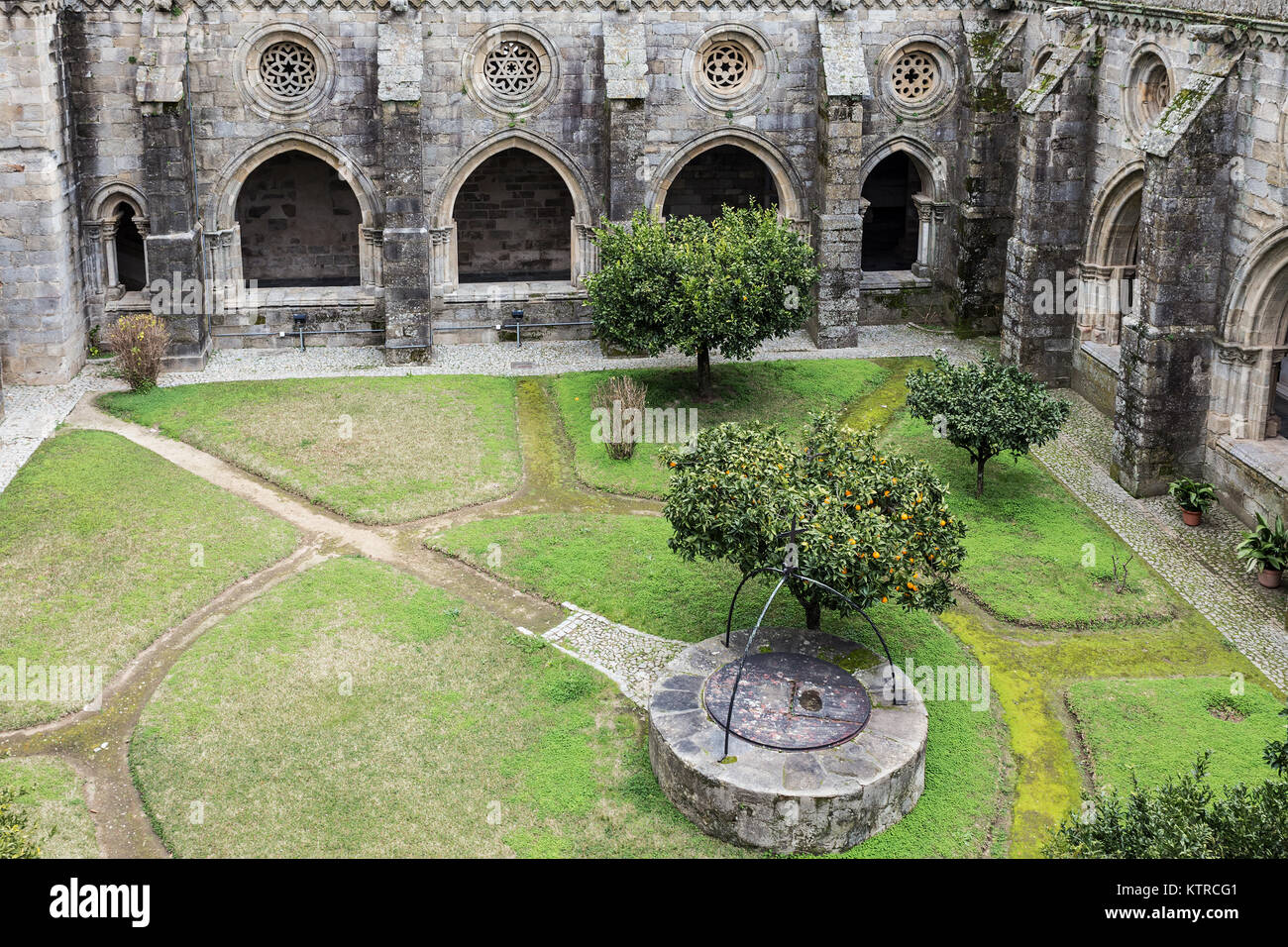 The cloisters of the cathedral of Evora, were built between 1317 and 1340 in Gothic style, and shows the influence of the cloisters of Lisbon Cathedra Stock Photo