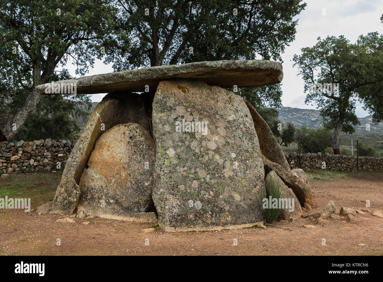 Dolmen of Mellizo.  Chamber with short corridor. It is one the most ancient dolmens known in Valencia de Alcantara, Spain. Chronology: IV-III millenni Stock Photo