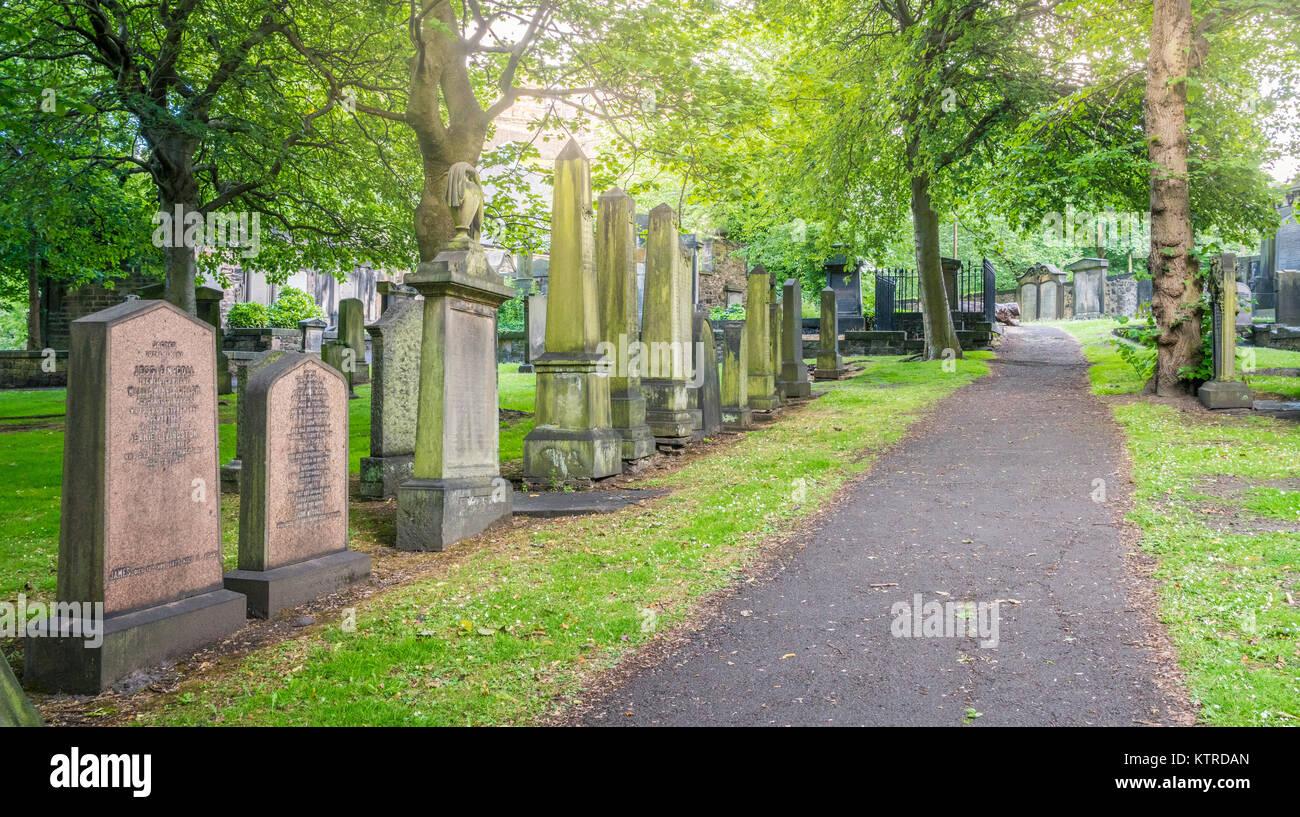 Cemetery near Parish Church of St Cuthbert in the Princes Street Gardens in a sunny summer afternoon. Edinburgh, Scotland Stock Photo