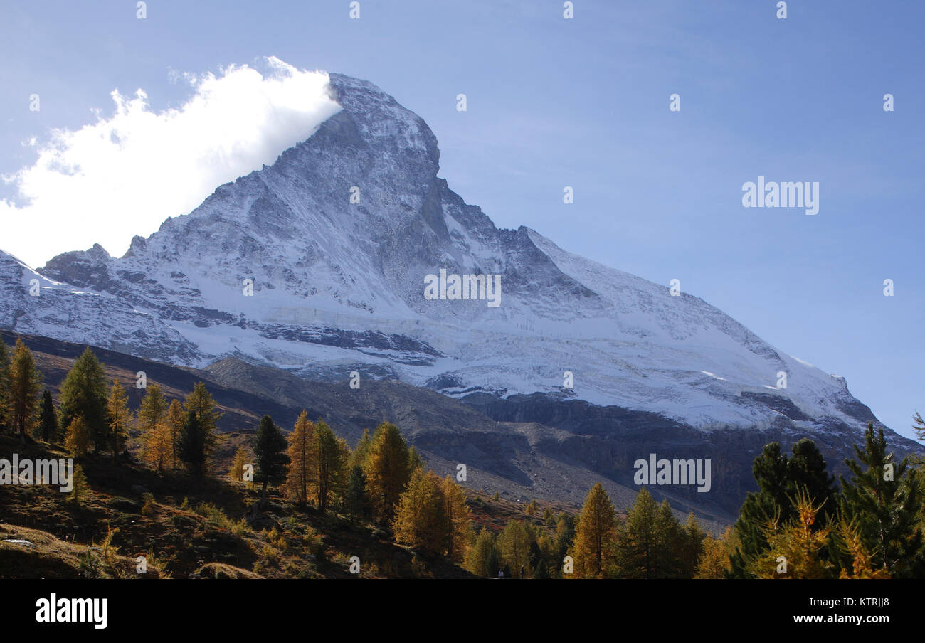 Stafelalp, Matterhorn mit Wolken und Nordwand, Zermatt, Schweiz I  Stafelalp, Matterhorn, Zermatt, Switzerland Stock Photo