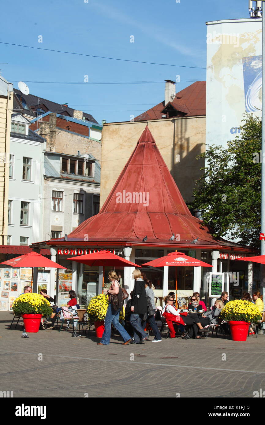 Livenplatz mit Strassencafe und Pavillon, Riga, Lettland, Latvija, Baltikum, Europa I Livensquare , Riga, Latvia Stock Photo
