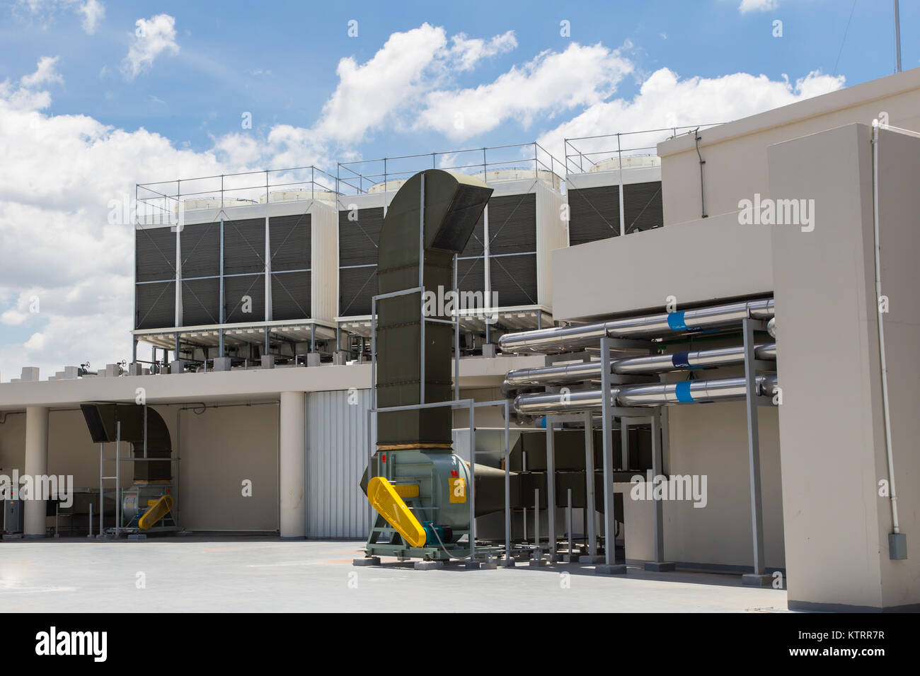 Large AC HVAC Air conditioner units on top of building Stock Photo - Alamy