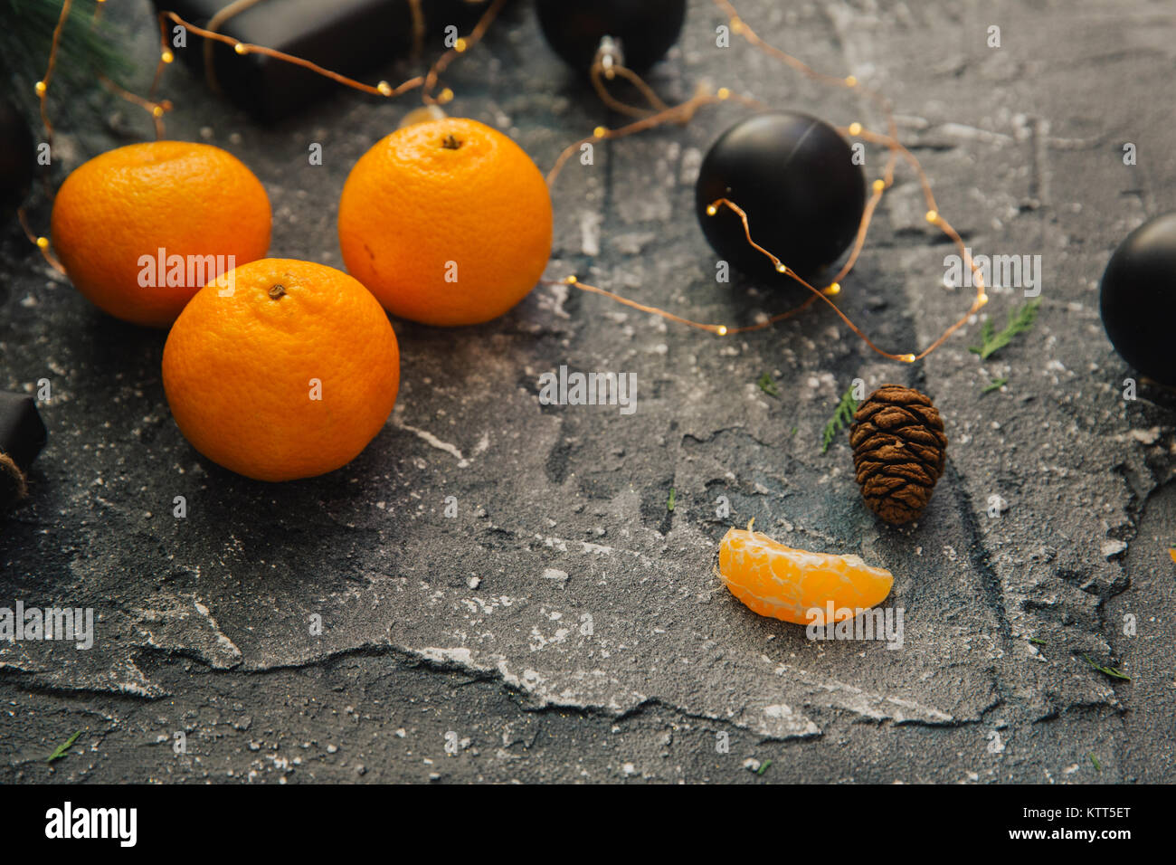 Satsumas and Christmas decorations Stock Photo Alamy