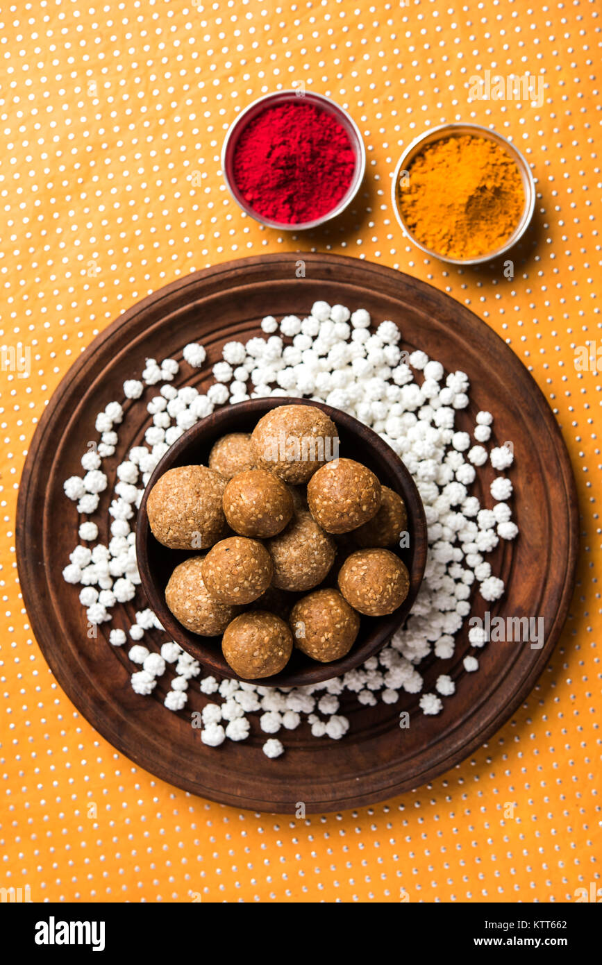 tilgul or til gul with haldi kumkum and halwa chiranji or sugar balls stock photo alamy https www alamy com stock photo tilgul or til gul with haldi kumkum and halwachiranji or sugar balls 170176778 html